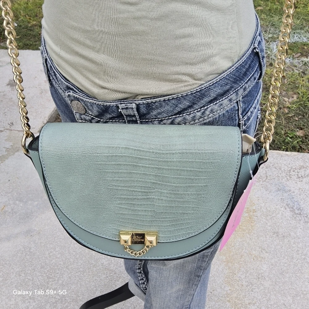BETSEY JOHNSON GREEN BETSEY JOHNSON SADDLE CROSSBODY